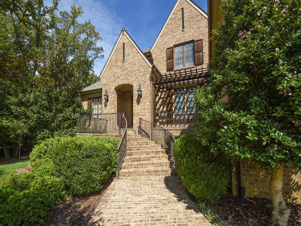 9980iberville_front_entrance Oak Grove Realty