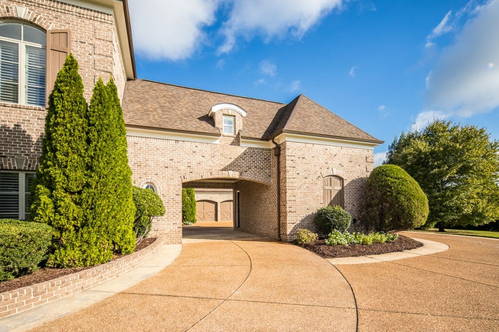 9892 Legends Drive, Collierville, Tennessee - PENDING!
