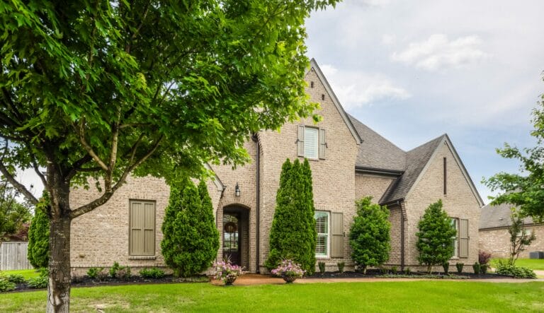 SOLD! - 1310 Ollie St - Listed by Abbey Garner Miesse