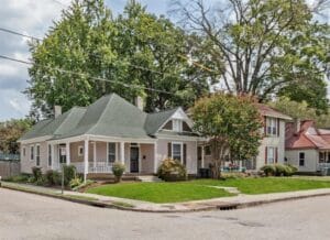 UNDER CONTRACT! 226 Summitt St. - Listed by Halle Whitlock