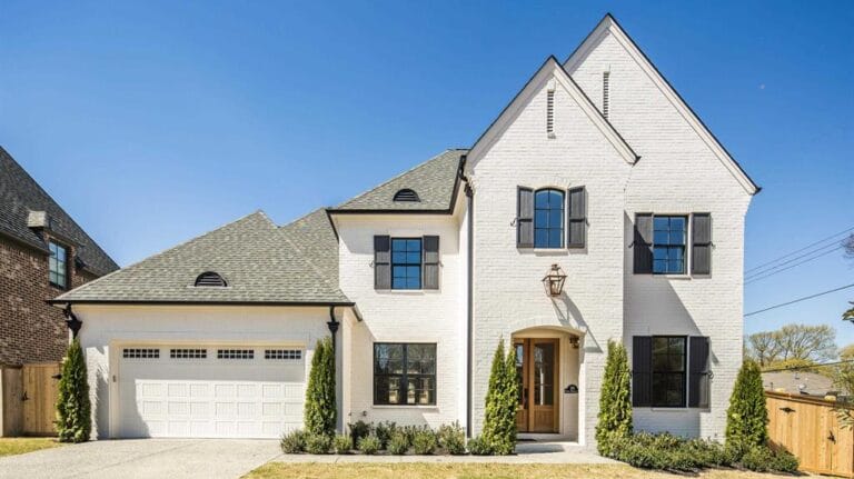 UNDER CONTRACT!  515 Henry Heights Dr. E. - Listed by Abbey Garner Miesse