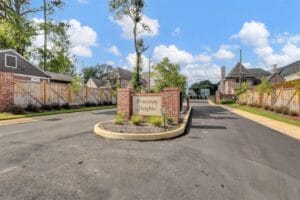 515 Henry Heights Dr. E. - Listed by Abbey Garner Miesse