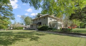 NEW LISTING! - 660 S. McLean Blvd. - Listed by Abbey Garner Miesse