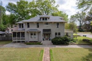NEW LISTING! - 660 S. McLean Blvd. - Listed by Abbey Garner Miesse