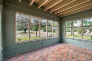 NEW LISTING! - 660 S. McLean Blvd. - Listed by Abbey Garner Miesse